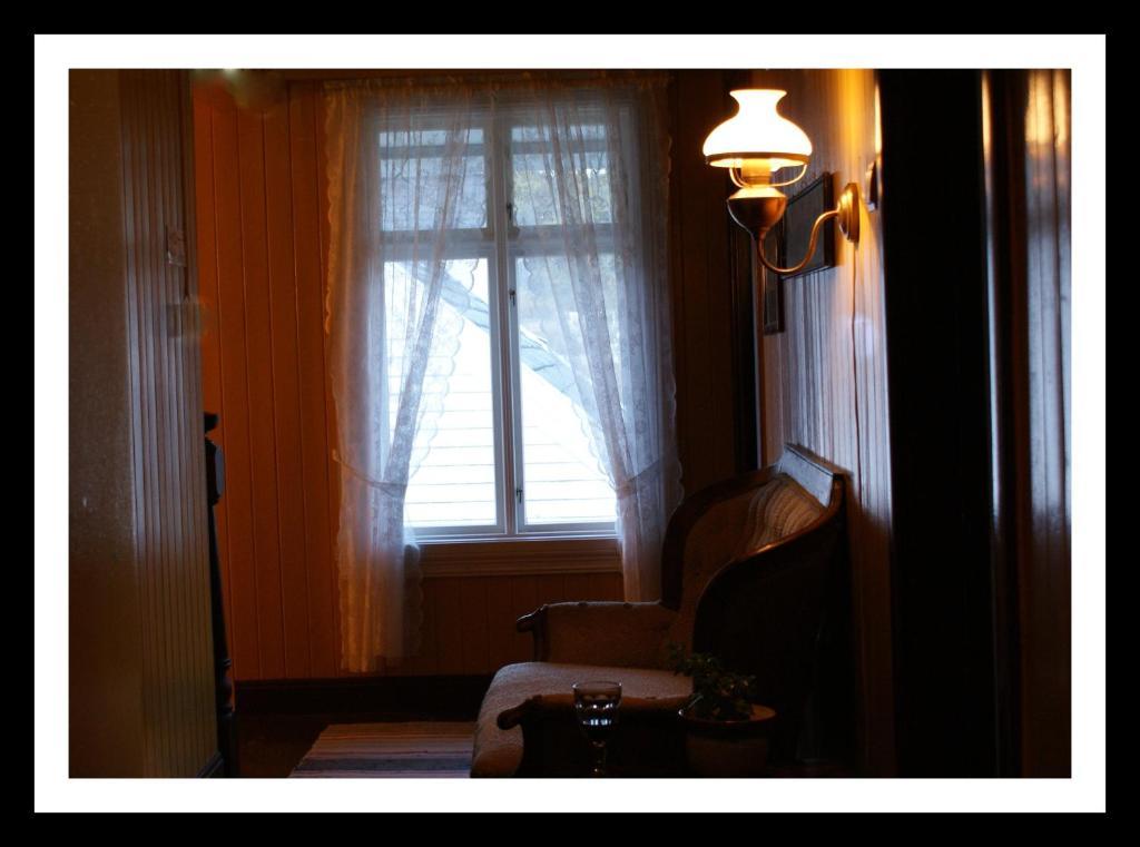Paulsens Hotel Lyngdal Buitenkant foto