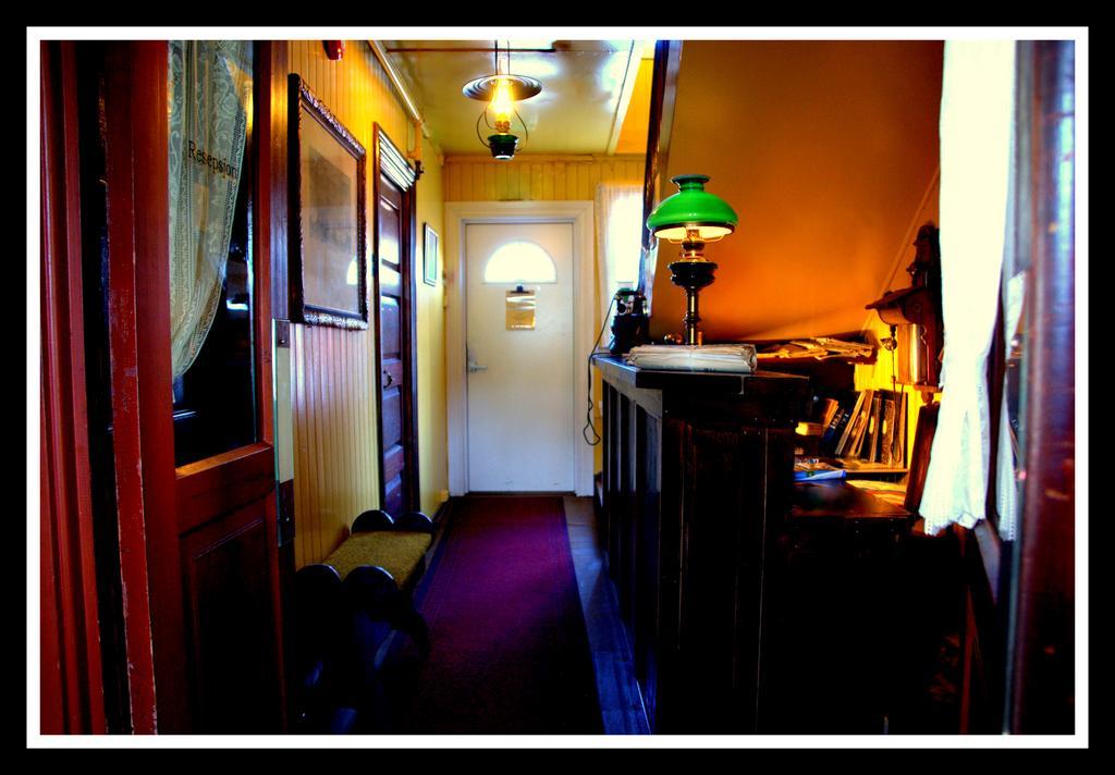 Paulsens Hotel Lyngdal Buitenkant foto