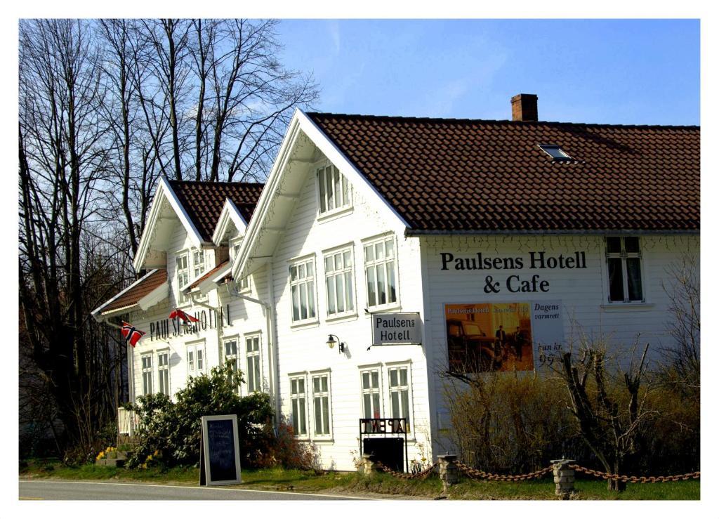 Paulsens Hotel Lyngdal Buitenkant foto