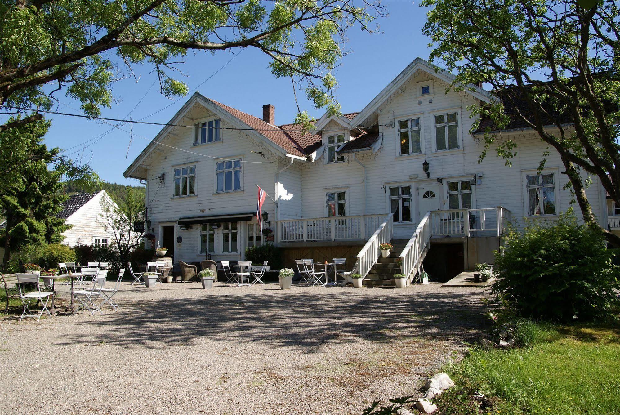 Paulsens Hotel Lyngdal Buitenkant foto