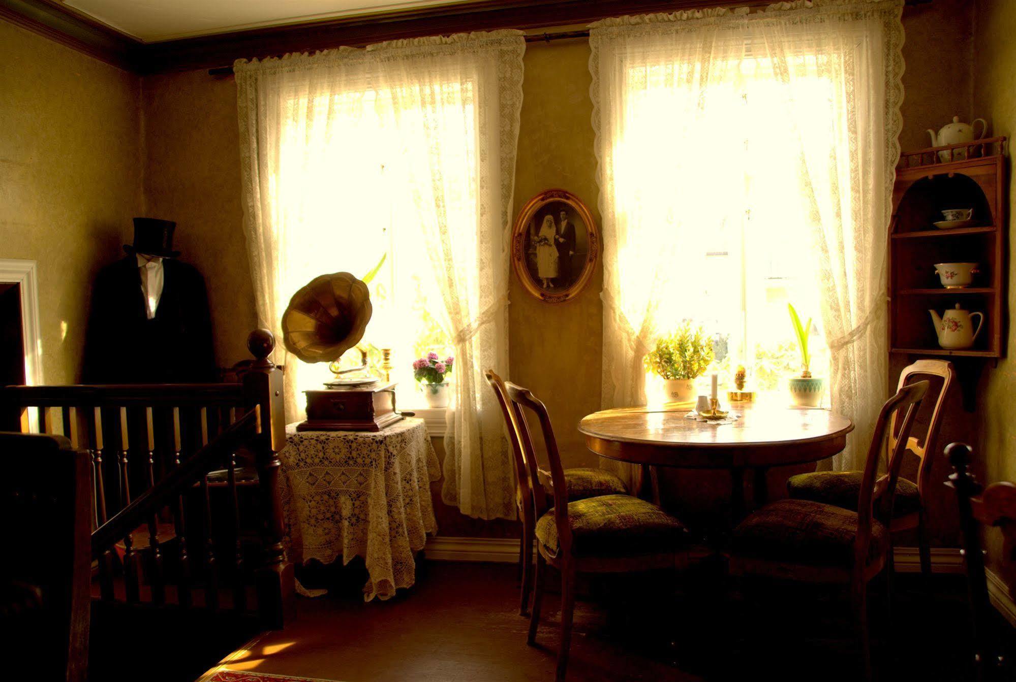 Paulsens Hotel Lyngdal Buitenkant foto