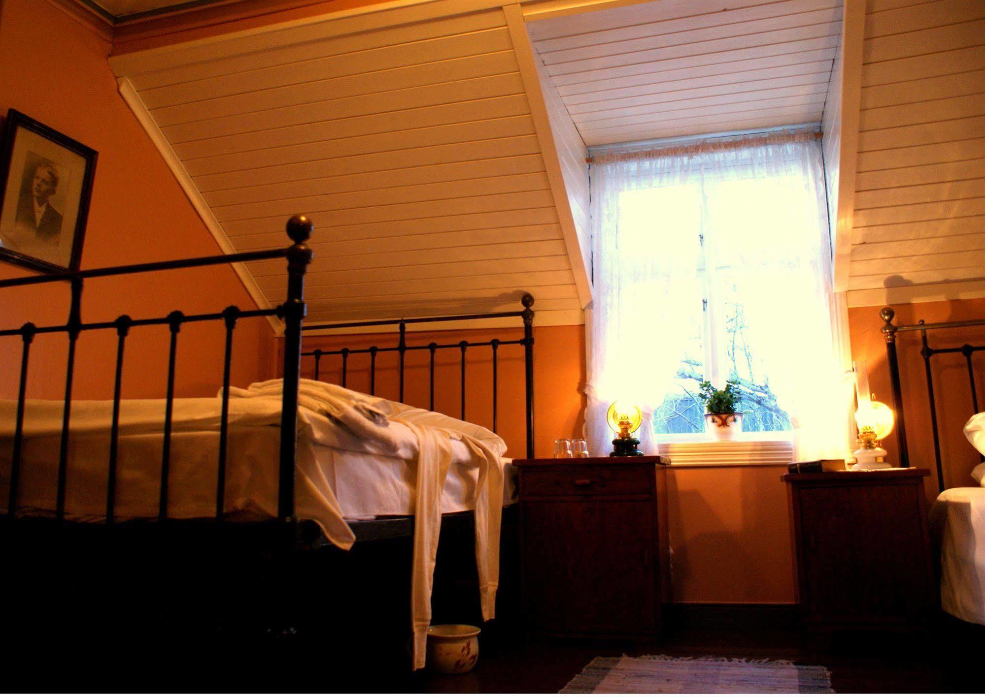Paulsens Hotel Lyngdal Buitenkant foto