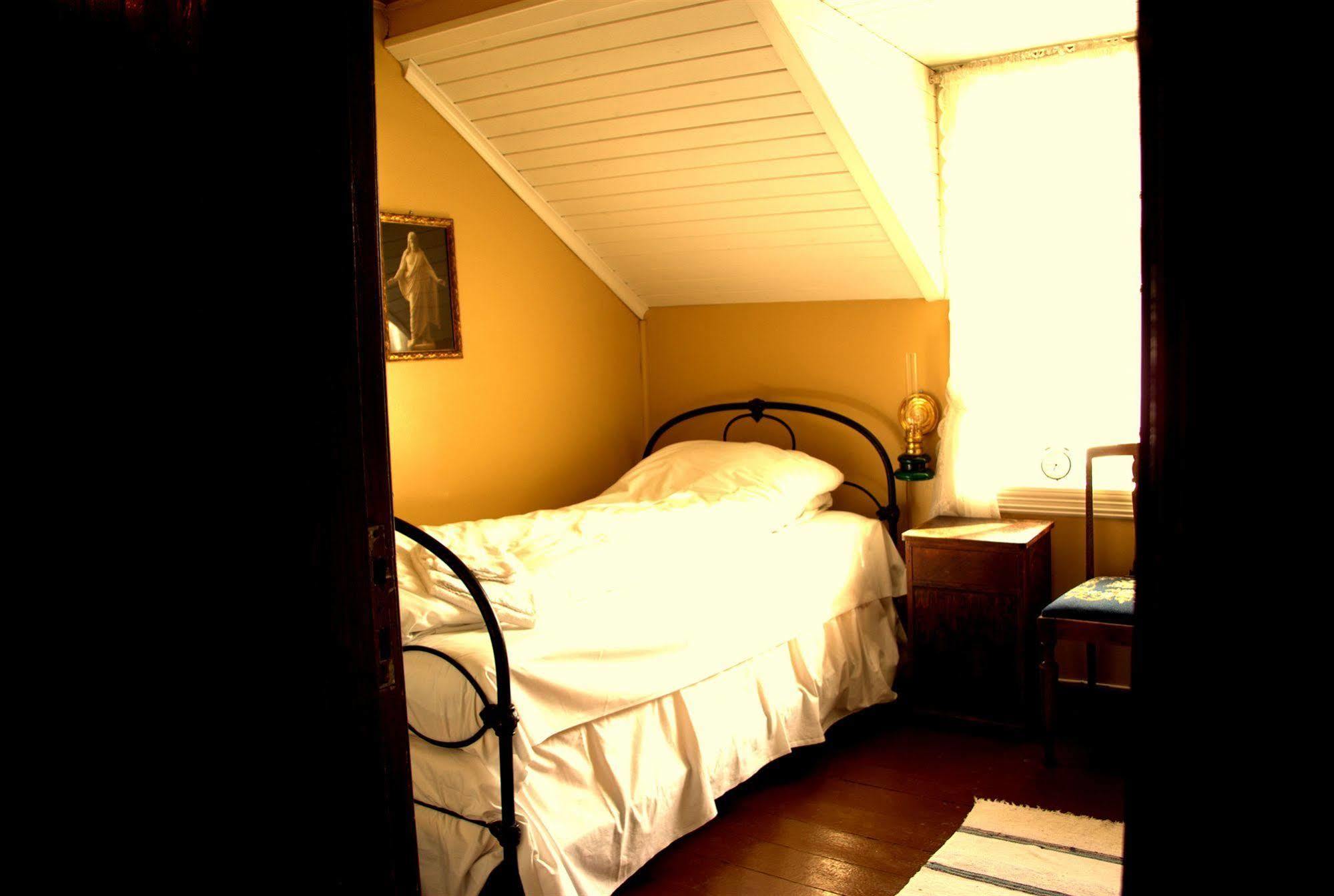 Paulsens Hotel Lyngdal Buitenkant foto
